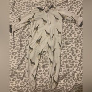 KyteBABY giraffe footie